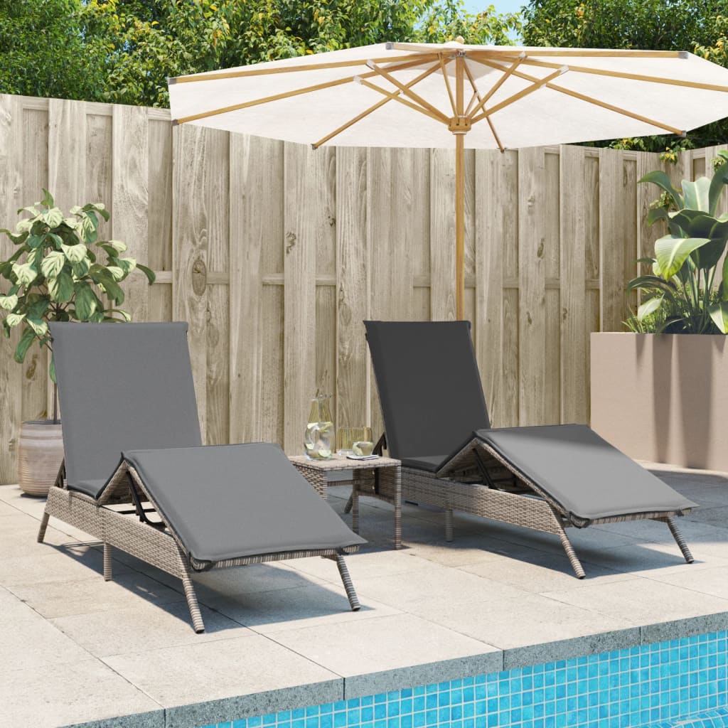 Lettini Prendisole 2 pz con Tavolino Grigio in Polyrattan - homemem39